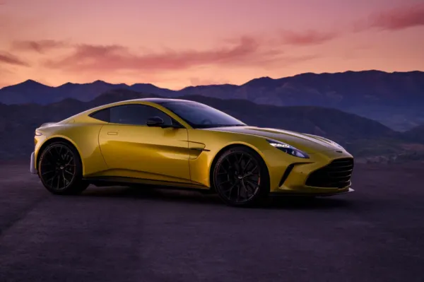 ورشة دهانات أستون مارتن دبي