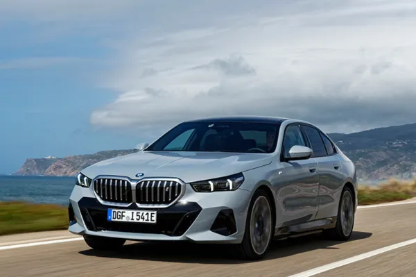 ورشة طلاء بي ام دبليو دبي