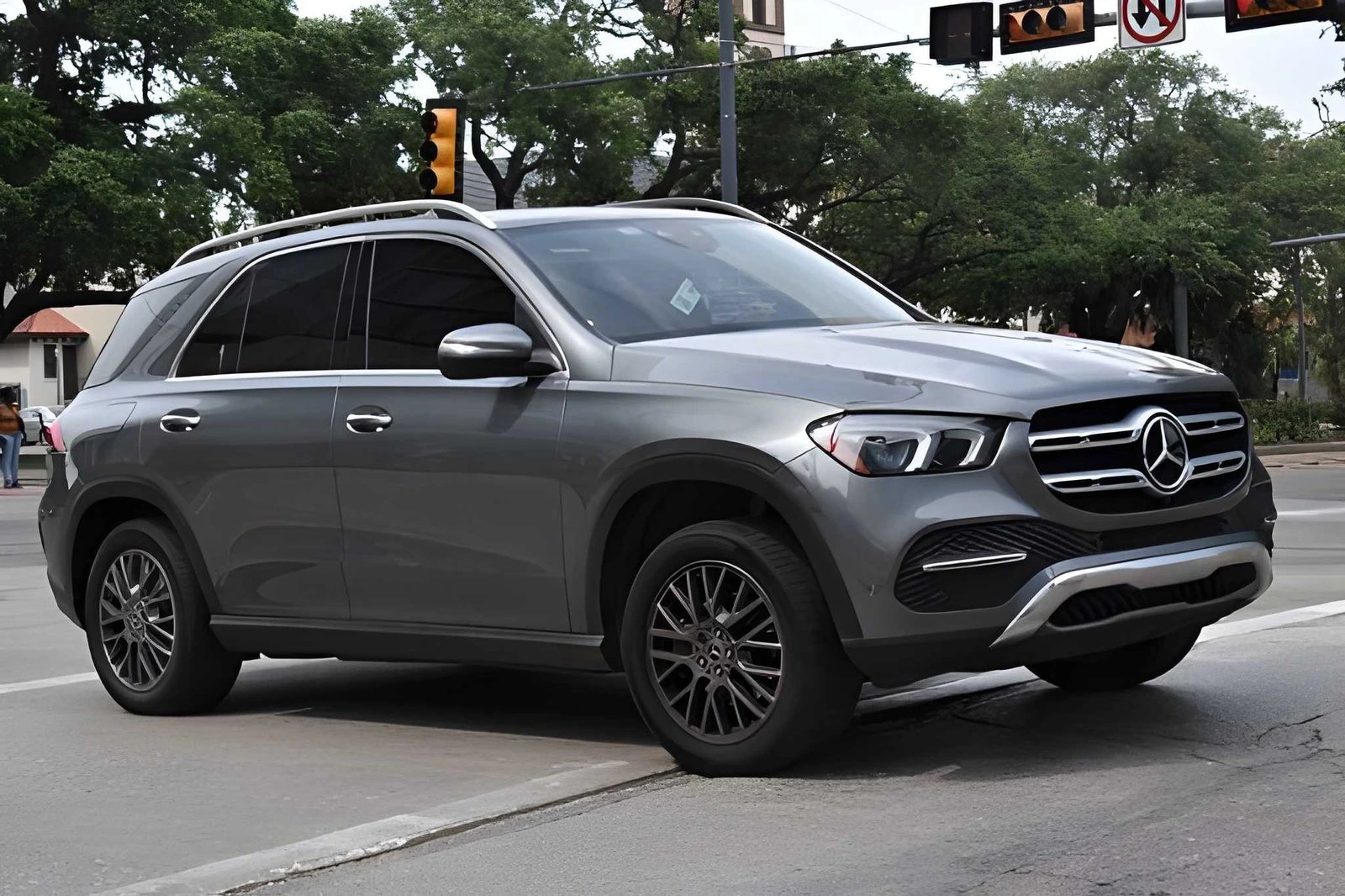 Mercedes Specialist vs Dealership